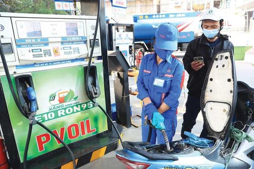 Từ ngày 1-6, xăng E10 RON 95-III sẽ được sử dụng để công bố giá cơ sở. Ảnh: T.H