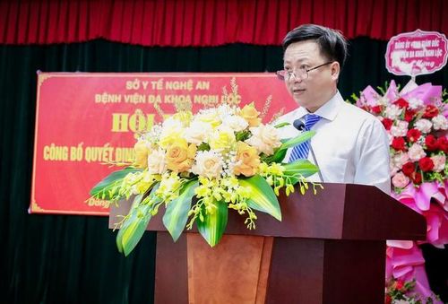Tân Giám đốc Bệnh viện Đa khoa Nghi Lộc phát biểu cảm ơn sự tin tưởng của lãnh đạo ngành và hứa sẽ đoàn kết cùng tập thể BV đưa BVĐK Nghi Lộc phát triển.