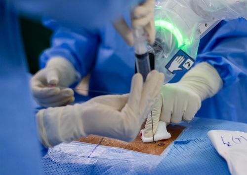  PGS Tiến cho rằng y học hiện đại đang tiến tới xu hướng cá thể hóa điều trị. Mỗi bệnh nhân có đặc điểm riêng và cần được xây dựng phác đồ phù hợp thay vì áp dụng một công thức chung cho tất cả. 