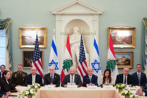  Chánh văn phòng Bộ Ngoại giao Mỹ Daniel Holler phát biểu trong cuộc đàm phán giữa phái đoàn Israel và Lebanon do Mỹ chủ trì tại Washington ngày 3/6. Ảnh: Reuters. 