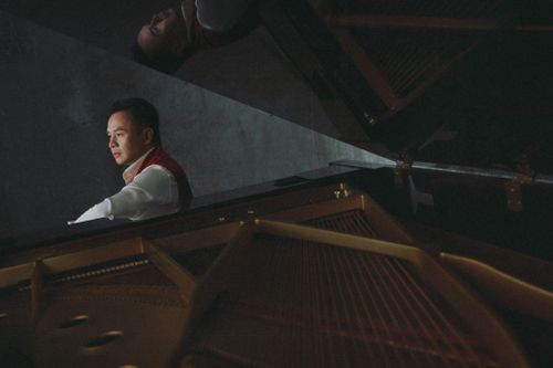  Binz quyết định loại bỏ kỹ thuật rap, tập trung hoàn toàn vào việc kể chuyện trong album Gặp lại. 