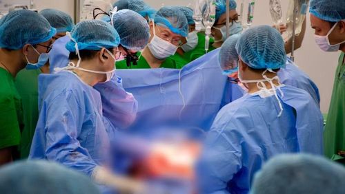 Ê-kíp thực hiện ca hiến tạng thứ 4 từ người cho chết não.