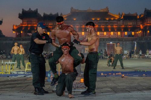 Biểu diễn khí công.