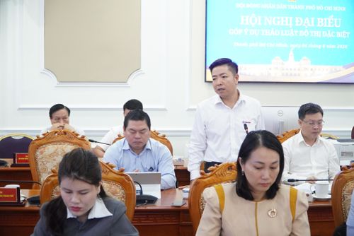 Đại biểu góp ý dự thảo Luật đô thị đặc biệt tại hội nghị