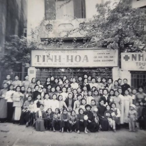 Trường Nữ công Tinh Hoa được thành lập tại Hà Nội năm 1950 trên phố Bà Triệu, với nữ hiệu trưởng đầu tiên là bà Vũ Thị Tuyết Nga. Ảnh: FB Nữ công Tinh Hoa