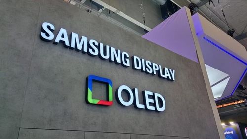 Dù Apple đã tự phát triển nhiều công nghệ cốt lõi như vi xử lý dòng A hay modem kết nối, hãng vẫn phụ thuộc đáng kể vào các đối tác bên ngoài ở mảng màn hình, trong đó Samsung Display nhiều năm qua luôn là nhà cung cấp OLED lớn nhất cho các thế hệ iPhone cao cấp.