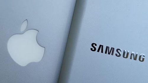 Câu chuyện giữa Apple và Samsung cho thấy một thực tế thú vị của thế giới công nghệ hiện đại: các hãng có thể cạnh tranh quyết liệt trên thị trường smartphone, nhưng phía sau hậu trường họ vẫn hợp tác chặt chẽ để tạo ra những sản phẩm tốt nhất, và nếu không có Samsung Display, nhiều tính năng màn hình được xem là “đỉnh cao” trên iPhone ngày nay có lẽ đã không thể xuất hiện sớm đến vậy.