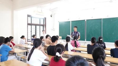 Trong buổi làm thủ tục dự thi chiều 4/6, có 50.314 thí sinh đến dự, đạt tỷ lệ 98,36%.