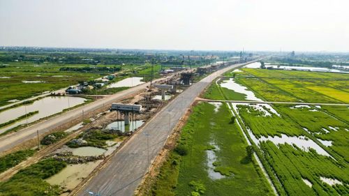 Hiện tại, phần cọc khoan nhồi toàn dự án hoàn thành khoảng 68%, riêng khu vực cầu dẫn phía bờ Hà Nội đạt khoảng 80% khối lượng cọc.