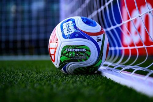 Con chip bên trong quả bóng sẽ giúp cải tiến bắt việt vị bán tự động.