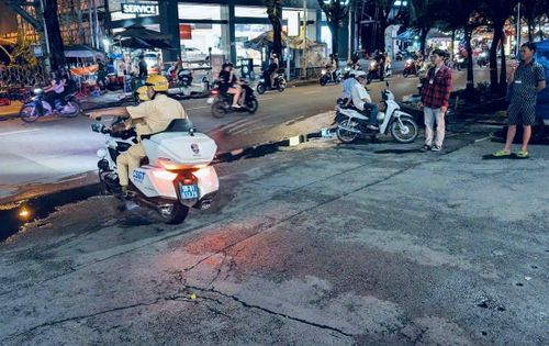CSGT TP.HCM dẫn đường vào tối 3/6.