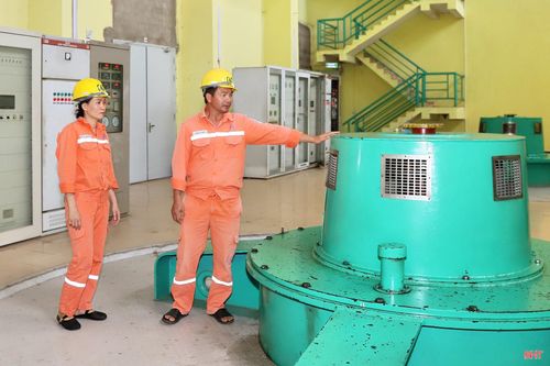 Bên cạnh phòng điều khiển trung tâm, trong ca trực, tôi cũng sẽ xuống gian máy và các tầng hầm kỹ thuật để kiểm tra tua-bin, máy phát cùng các hệ thống phụ trợ.