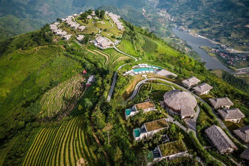 Hạ tầng ở vùng núi Sa Pa những năm qua phát triển nhanh chóng với nhiều khu nghỉ dưỡng cao cấp, hấp dẫn du khách. (Ảnh: CTV/Vietnam+)