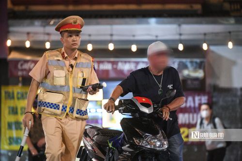 Đại diện tổ công tác cho biết, thực tế đã xảy ra nhiều vụ tai nạn giao thông xuất phát từ việc người điều khiển phương tiện sử dụng rượu bia. Vì vậy, lực lượng chức năng sẽ duy trì việc kiểm tra, xử lý nghiêm các trường hợp vi phạm nhằm góp phần bảo đảm an toàn cho người tham gia giao thông trên các tuyến đường được đơn vị quản lý.