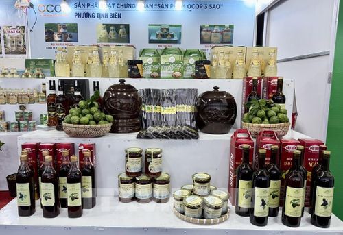 Sản phẩm OCOP An Giang được trưng bày, giới thiệu tại Hội chợ Thương mại quốc tế Tịnh Biên - An Giang năm 2026. Ảnh: Thanh Sang - TTXVN 