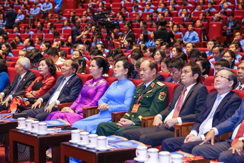 Từ trái qua, hàng đầu: Phó Chủ tịch Quốc hội Nguyễn Thị Hồng; Phó Bí thư Thường trực Đảng ủy MTTQ, các đoàn thể Trung ương, Phó Chủ tịch UBTƯ MTTQ Việt Nam Nguyễn Phi Long; Phó Chủ tịch - Tổng Thư ký UBTƯ MTTQ Việt Nam Hà Thị Nga; các Phó Chủ tịch UBTƯ MTTQ Việt Nam: Lê Thị Thủy, Chủ tịch Hội LHPN Việt Nam; Bế Xuân Trường, Chủ tịch Hội Cựu chiến binh Việt Nam; Bùi Quang Huy, Bí thư Thứ nhất TƯ Đoàn TNCS Hồ Chí Minh; Lương Quốc Đoàn, Chủ tịch Hội Nông dân Việt Nam, tham dự Đại hội