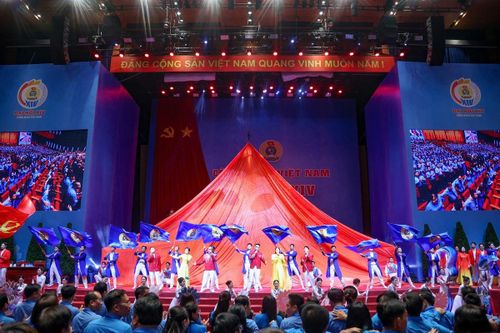 Phiên trọng thể Đại hội Công đoàn Việt Nam XIV diễn ra trong không khí hân hoan, sôi nổi