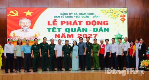 Lãnh đạo địa phương, Lực lượng vũ trang, các đơn vị tài trợ và đại biểu chụp ảnh lưu niệm tại Lễ phát động Chương trình “Tết Quân - Dân” năm 2027.
