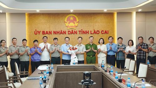 Ban Chỉ đạo Thi hành án dân sự tỉnh chia tay đồng chí Nguyễn Thành Sinh - Phó Chủ tịch UBND tỉnh, nguyên Trưởng Ban Chỉ đạo Thi hành án dân sự tỉnh.