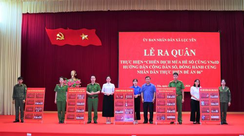 UBND xã Lục Yên ra mắt các đội hình thanh niên tình nguyện.