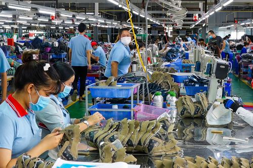 Sản xuất ở Khu công nghiệp Hàm Kiệm II (Ảnh: Ngọc Lân)
