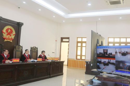 Tòa án nhân dân tỉnh xét xử trực tuyến vụ án N.V.T sử dụng trái phép vũ khí quân dụng