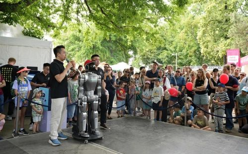 Phần giới thiệu robot Dyno tại sự kiện (Nguồn: Internet)