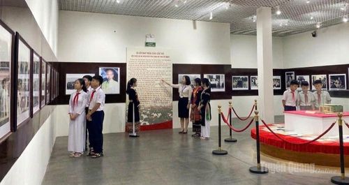 Những hình ảnh, hiện vật về chuyến thăm lịch sử của Bác Hồ năm 1961 được lưu giữ tại Bảo tàng Hà Giang.