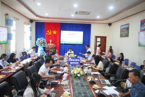 Quang cảnh buổi họp