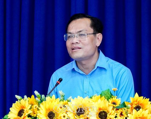 Phó Chủ tịch UBND tỉnh Ngô Vũ Thăng, thành viên Tổ đại biểu HĐND tỉnh, tiếp thu, giải trình một số nội dung cử tri quan tâm.