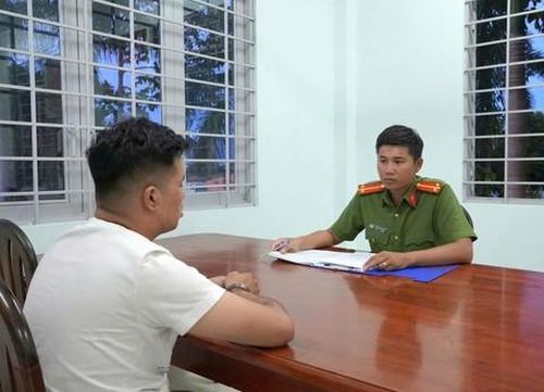 Công an lấy lời khai Nguyễn Ngọc Thiện