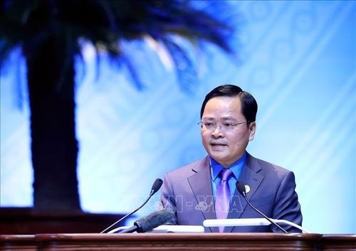 Đồng chí Nguyễn Anh Tuấn, Ủy viên Trung ương Đảng, Phó Chủ tịch Ủy ban Trung ương Mặt trận Tổ quốc Việt Nam, Chủ tịch Tổng Liên đoàn Lao động Việt Nam khóa XIII trình bày Diễn văn khai mạc Đại hội. Ảnh: Tuấn Anh/TTXVN