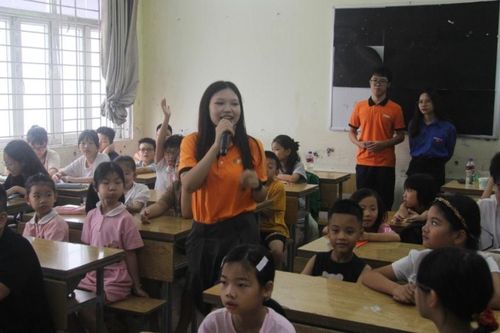 Lớp học "Chắp cánh ước mơ" do Đoàn phường Bạch Mai tổ chức. Ảnh: VT