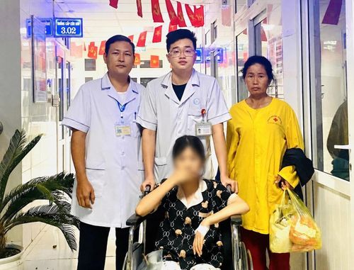  Em N. vừa trải qua ca phẫu thuật viêm phúc mạc ruột thừa. Ảnh: Báo Thanh Hóa.