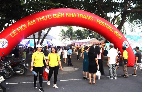Nhiều năm qua, Khánh Hòa đang thiếu các khu phố ẩm thực tập trung quy mô lớn