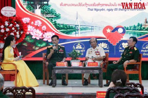Tọa đàm giao lưu với những người từng có thời gian trực tiếp tham gia làm nhiệm vụ tại Lào