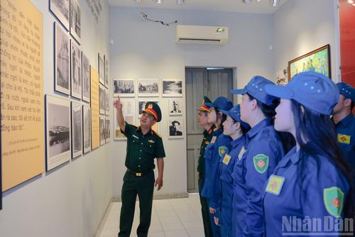 Theo đồng chí Trung tá Đặng Lê Quốc Việt, Chỉ huy trưởng Ban Chỉ huy Quân sự phường Phú Thọ Hòa, hoạt động dâng hương tại các địa chỉ đỏ được đơn vị duy trì hằng năm dành cho chiến sĩ mới. Đây là dịp để giáo dục truyền thống cách mạng, bồi đắp lòng yêu nước, niềm tự hào dân tộc và ý thức trách nhiệm đối với sự nghiệp xây dựng, bảo vệ Tổ quốc.