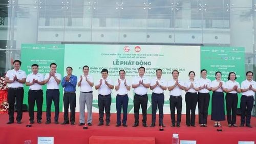 Các đại biểu tham dự lễ phát động.