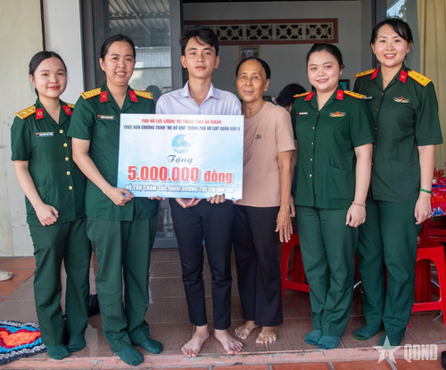 Hội Phụ nữ các cơ quan thuộc LLVT tỉnh An Giang trao kinh phí hỗ trợ theo Chương trình “Mẹ đỡ đầu” năm 2026.