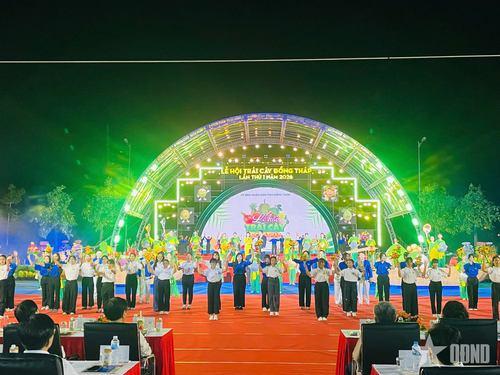 Chương trình văn nghệ tại lễ khai mạc.
