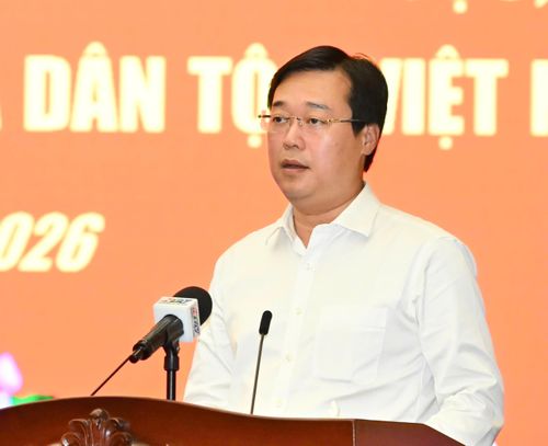 Phó Bí thư Thường trực Thành ủy TPHCM Lê Quốc Phong phát biểu chào mừng hội thảo. Ảnh: VIỆT DŨNG