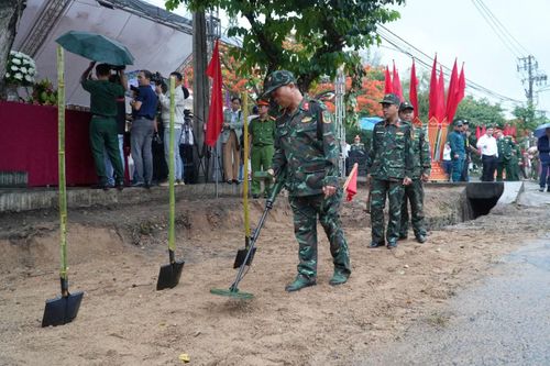 Khu vực tìm kiếm nằm dọc tuyến đường Trường Chinh (phường Kon Tum và phường Đăk Cấm).