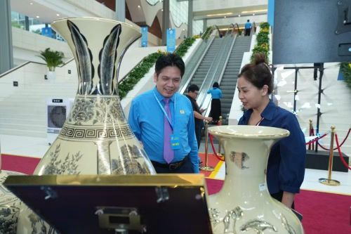 Ông Sòi Ngọc Cương - Ủy viên BCH Tổng Liên đoàn Lao động Việt Nam, Phó Chủ tịch Ủy ban MTTQ Việt Nam tỉnh, Chủ tịch Liên đoàn Lao động tỉnh Sơn La.