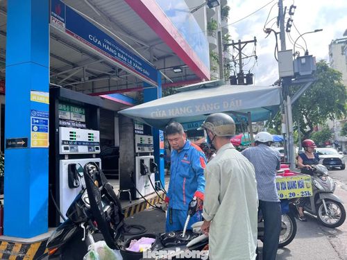 Xe máy, xe hơi đời cũ.. được chủ phương tiện đổ xăng E5 nhiều hơn