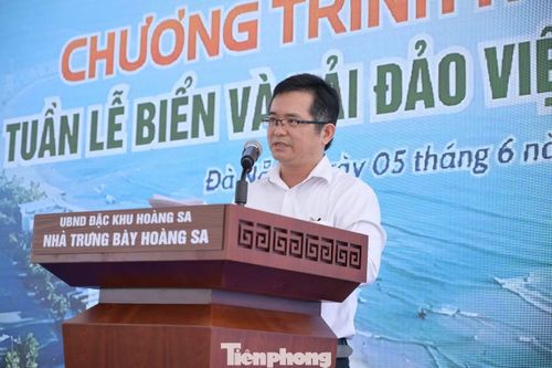Phát biểu tại chương trình, ông Lê Tiến Công - Chánh Văn phòng UBND đặc khu Hoàng Sa, Giám đốc Nhà Trưng bày Hoàng Sa cho biết đây là hoạt động có ý nghĩa thiết thực nhằm giáo dục tình yêu biển đảo, nâng cao nhận thức và trách nhiệm của người dân, đặc biệt là thế hệ trẻ, đối với nhiệm vụ bảo vệ chủ quyền biển đảo thiêng liêng của Tổ quốc. Chuỗi hoạt động năm nay tạo không gian kết nối giữa lịch sử và hiện tại, giữa người lính, ngư dân với thế hệ trẻ. Từ hiểu biết sẽ hình thành tình cảm, từ tình cảm hun đúc trách nhiệm và chuyển hóa thành những hành động cụ thể vì biển, đảo quê hương.