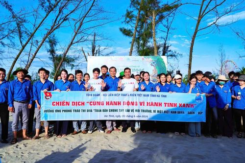 Sáng 5/6, tại bãi biển xã Lộc Hà, Tỉnh Đoàn và Hội Liên hiệp Thanh niên Việt Nam tỉnh Hà Tĩnh phối hợp cùng Tập đoàn Vingroup và Vinpearl Hà Tĩnh tổ chức chương trình “Cùng hành động vì hành tinh xanh” với sự tham gia của đông đảo đoàn viên, thanh niên trên địa bàn. (Ảnh HN)