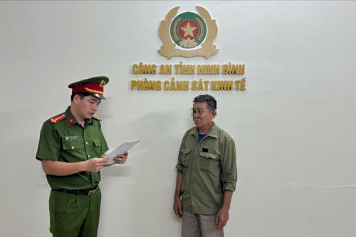 Bị can Lương Quang Điệp tại cơ quan Công an. (Ảnh: Công an Ninh Bình)