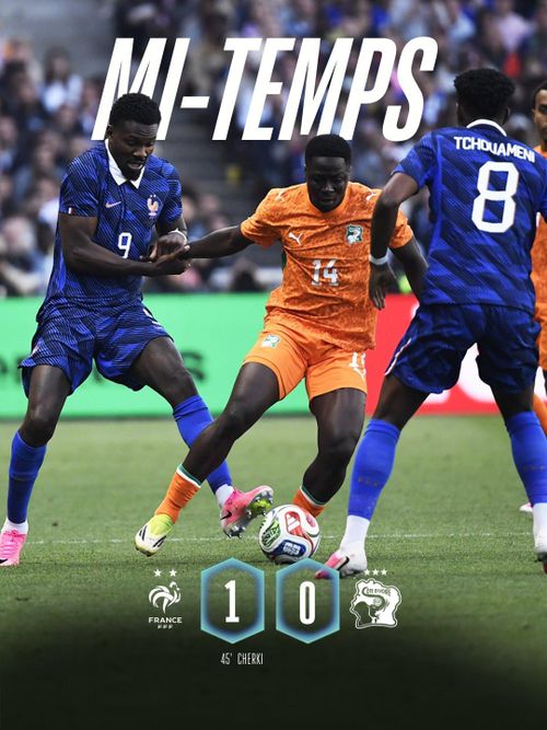 45 phút đầu khép lại với tỷ số 1-0 nghiêng về Pháp
