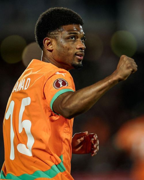 Tuy nhiên, họ dính đòn hồi mã thương, khi Amad Diallo đá nối chính xác nâng tỷ số lên 2-1