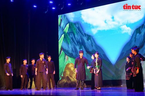 Mang concept “Thêu nối mối duyên hồng”, chương trình gửi gắm thông điệp về tình yêu, sự thủy chung và mối gắn kết với cội nguồn văn hóa dân tộc.